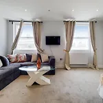 Fabulous Deluxe King Studio With Air-Conditioning